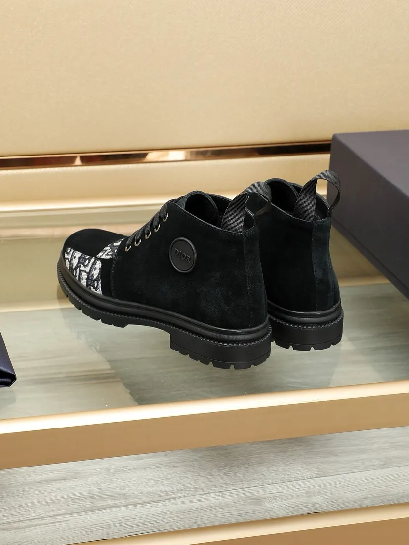 Factory P460 men's shoes💰【Dior】Dior✨ is online simultaneously👏 This casual sports shoe is a new product in the series and continues Di*r's classic style. The upper is made of original first-layer cowhide, paired with a textured outsole, and the brand's iconic details are on the side openings to enhance the style. Fashionable and versatile. Create a casual look. Size: 38-44 (45 customized)